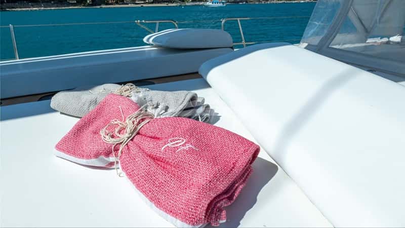 PURA FOLLIA 19m sailing yacht charter, photo 6