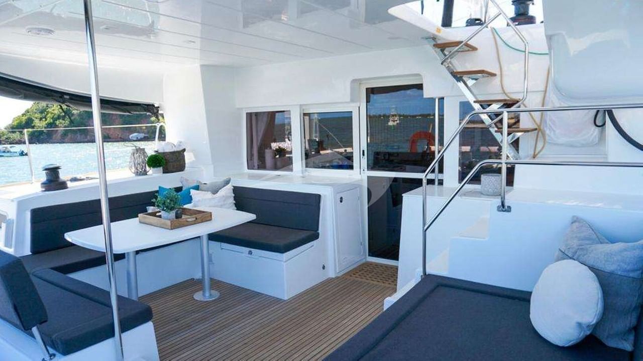 Alfresco dining table