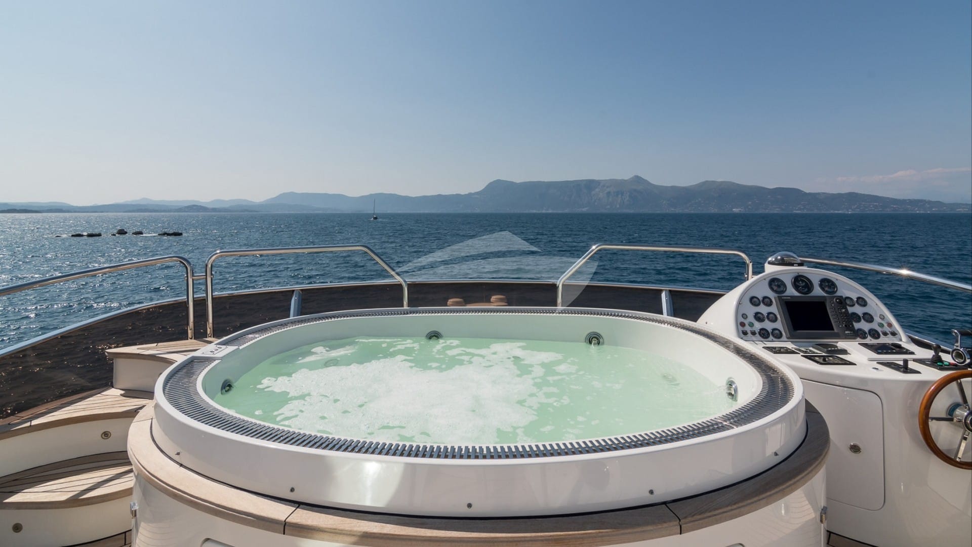 Deck Jacuzzi