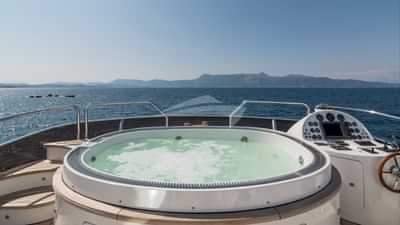 Deck Jacuzzi