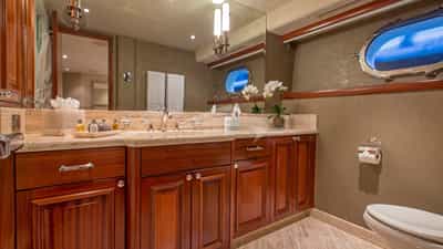 Guest bath3
