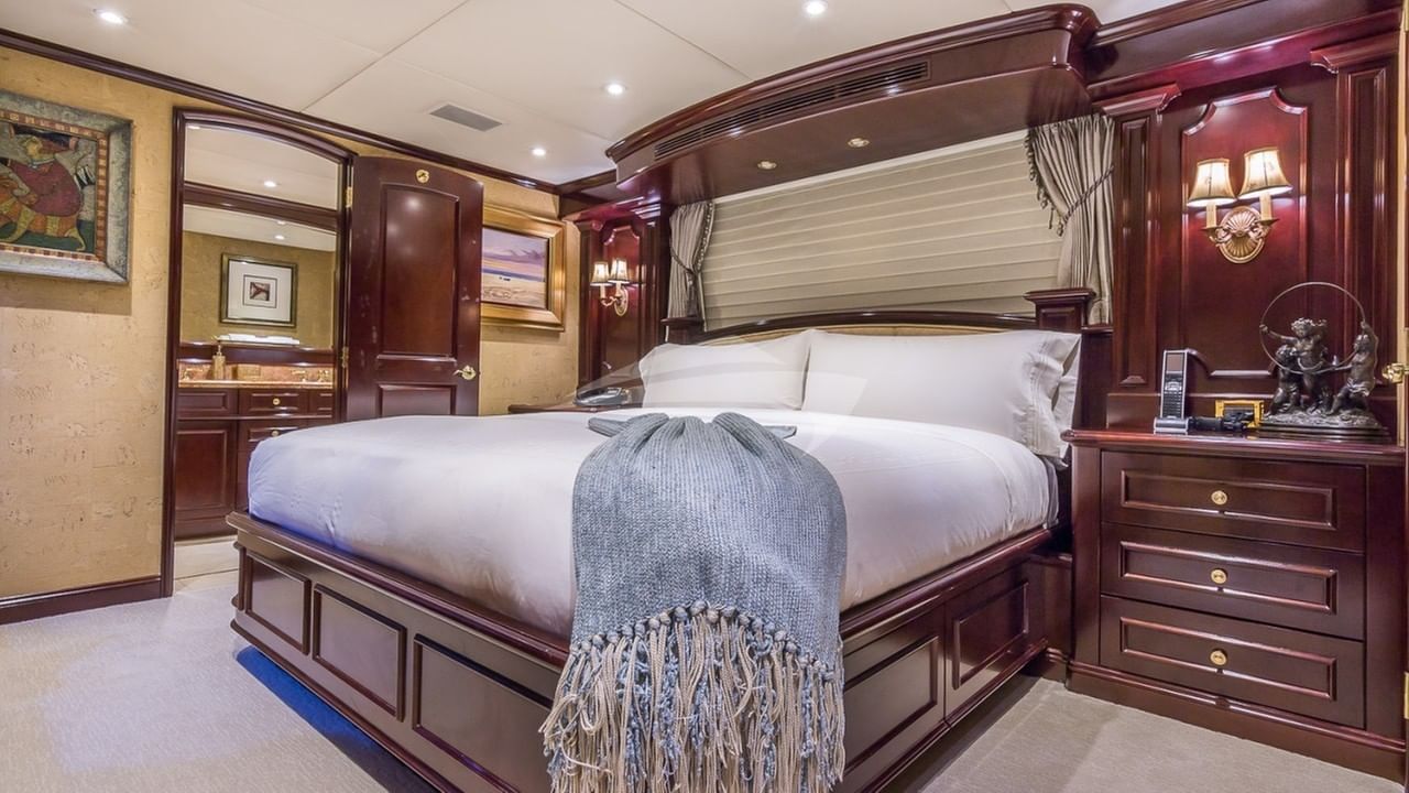 KING STATEROOM