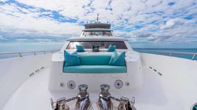 Bow Sun pad & Lounging