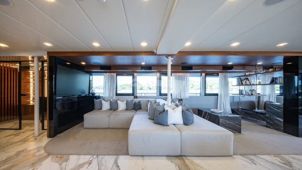 Upper deck lounge area