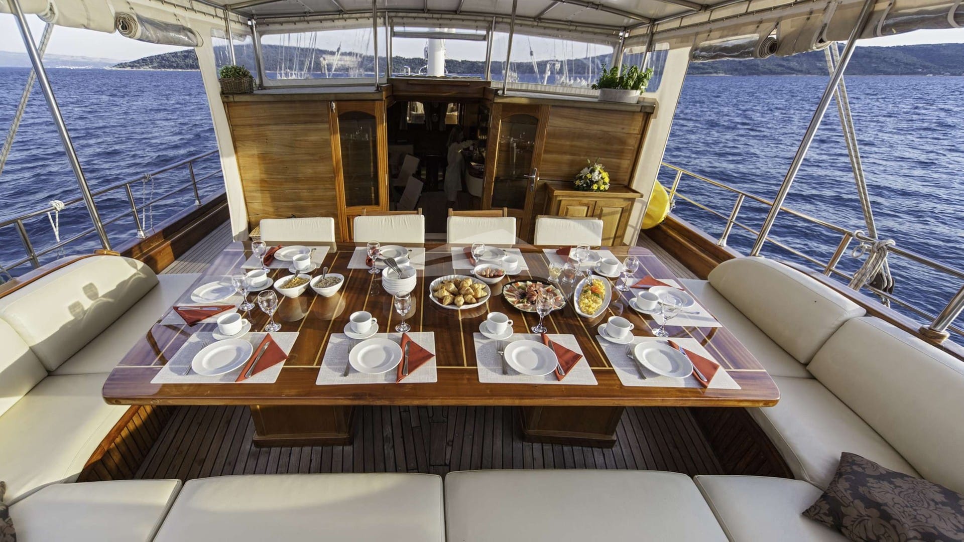 Libra - aft dining area