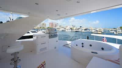 Deck Jacuzzi