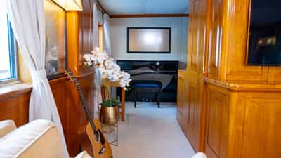 Piano Nook w/ Bar