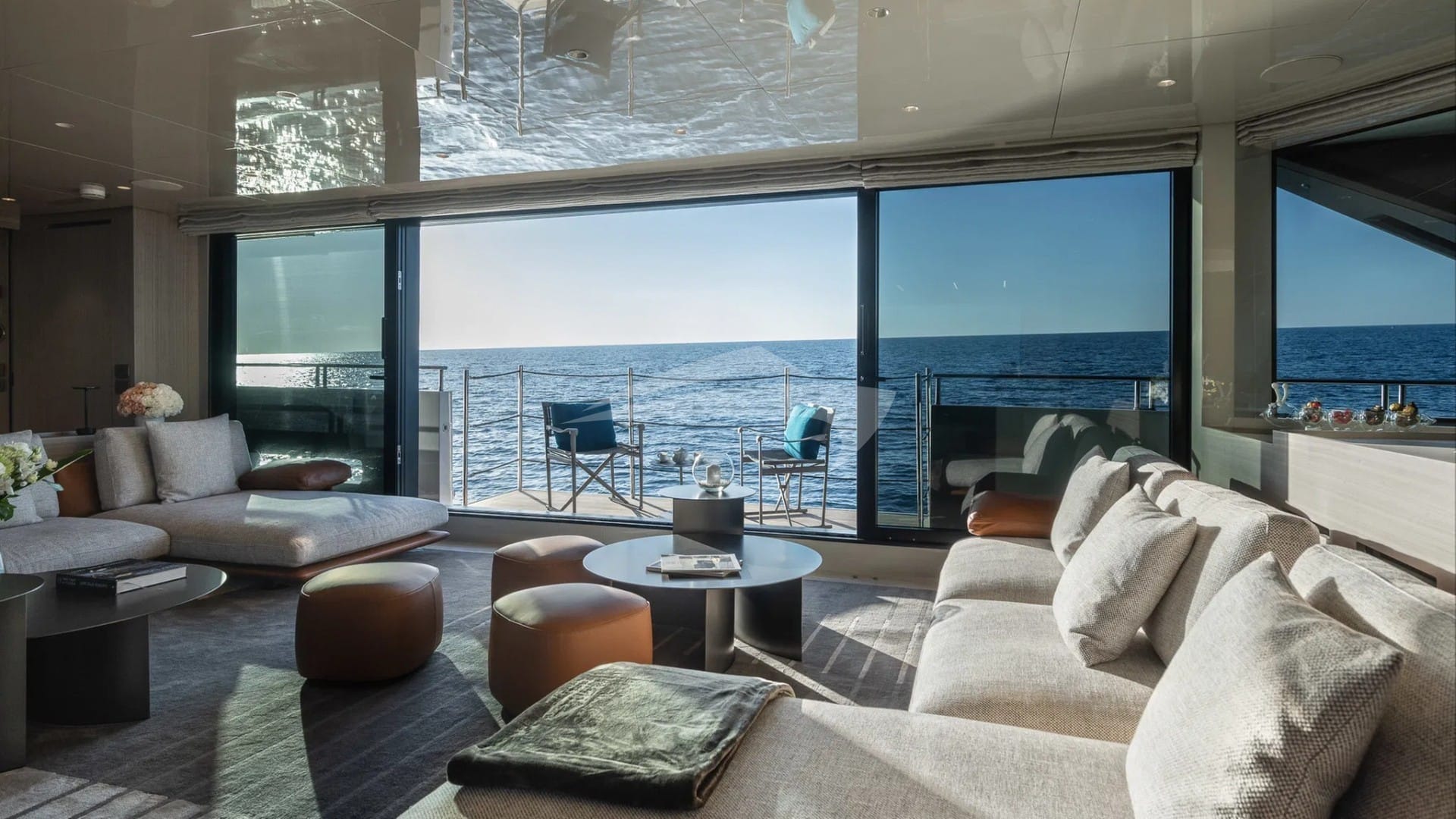 Main Saloon with Balcony