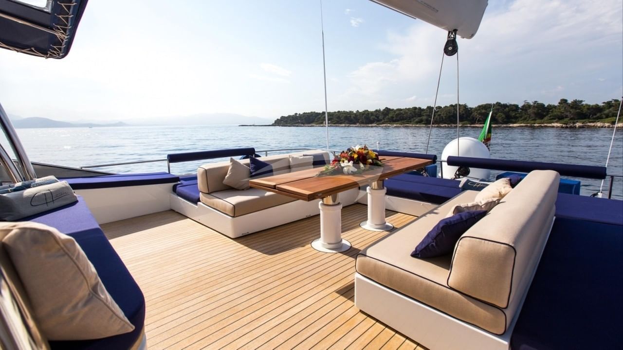 Fly Bridge Al Fresco Dining