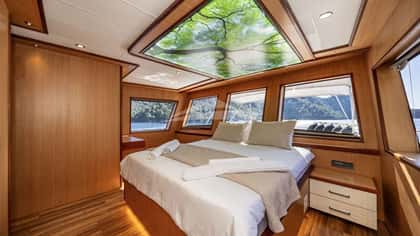 LILA TRAWLER 26m motor yacht charter, photo 6
