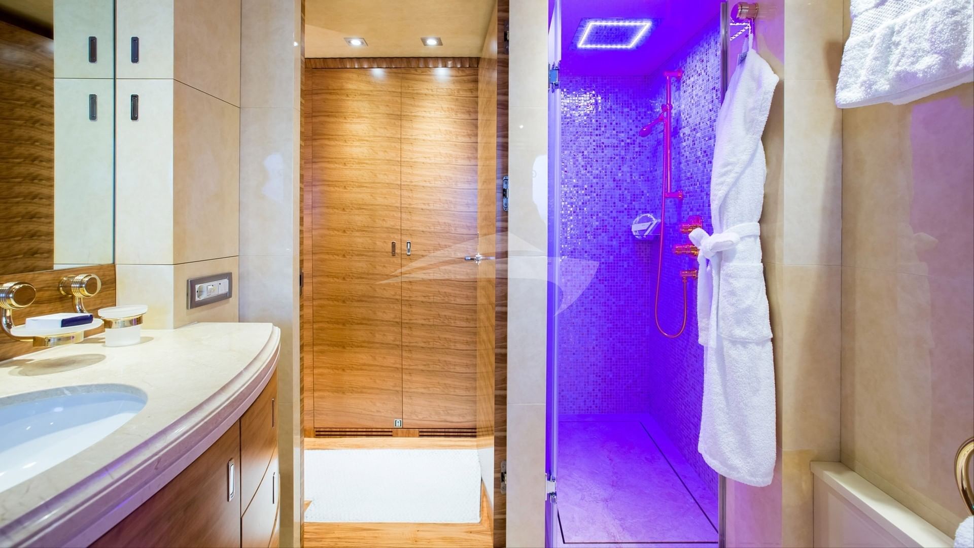 Double Cabin Bathroom