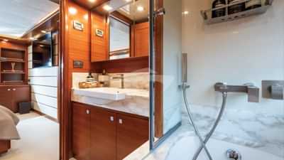 VIP en suite with shower and bath