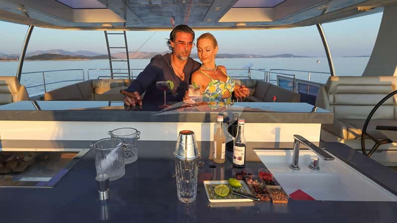 HONEYBIRD 24m sailing yacht charter, photo 8