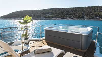 Deck Jacuzzi