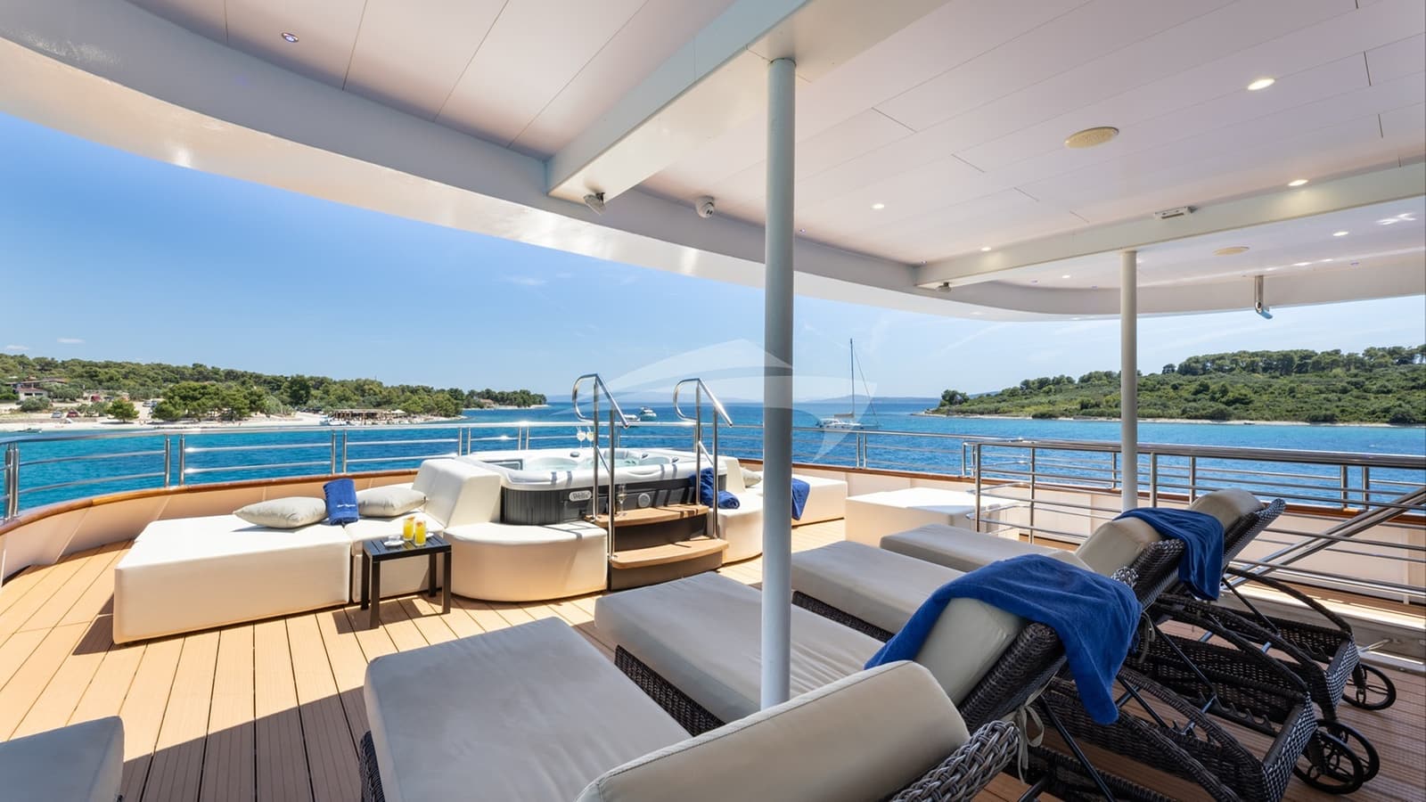 QUEEN ELEGANZA, photo from the yacht portfolio 10