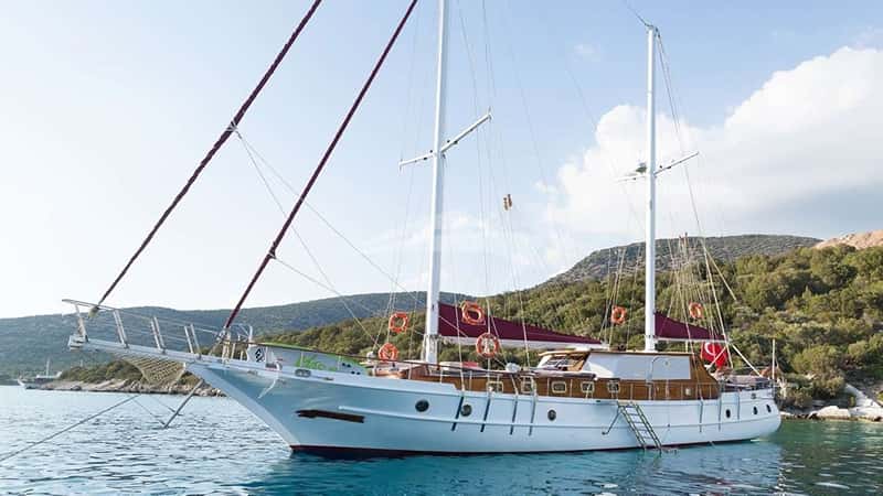PRIMADONNA 21m motor yacht charter