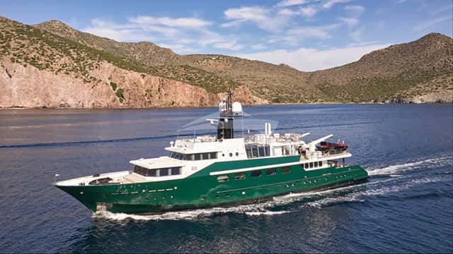 HIGHLANDER yacht charter photo 2