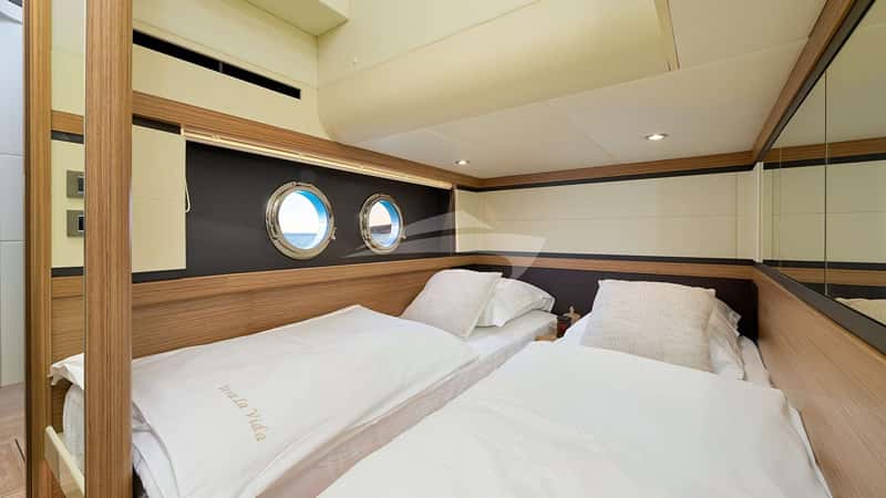 VIVA LA VIDA 15m motor yacht charter, photo 6