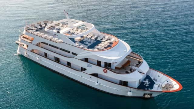 AMALIA 39m motor yacht for charter