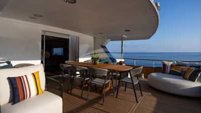 Relaxing area at the stern