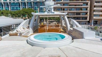 Sundeck and jacuzzi