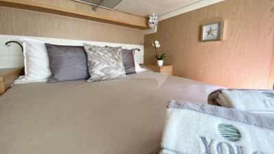 Starboard Forward Queen