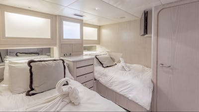 Twin berth guest suite