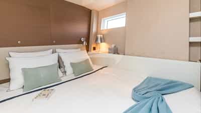 VIP/ Twin Cabin