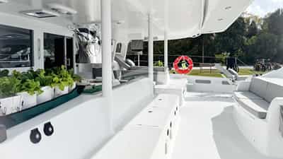 Aft cockpit