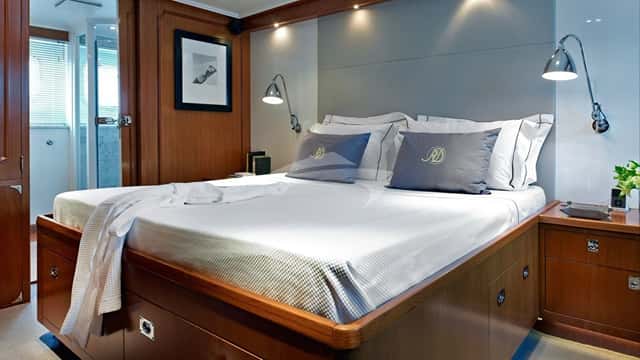HEAVENLY DAZE yacht charter photo 4