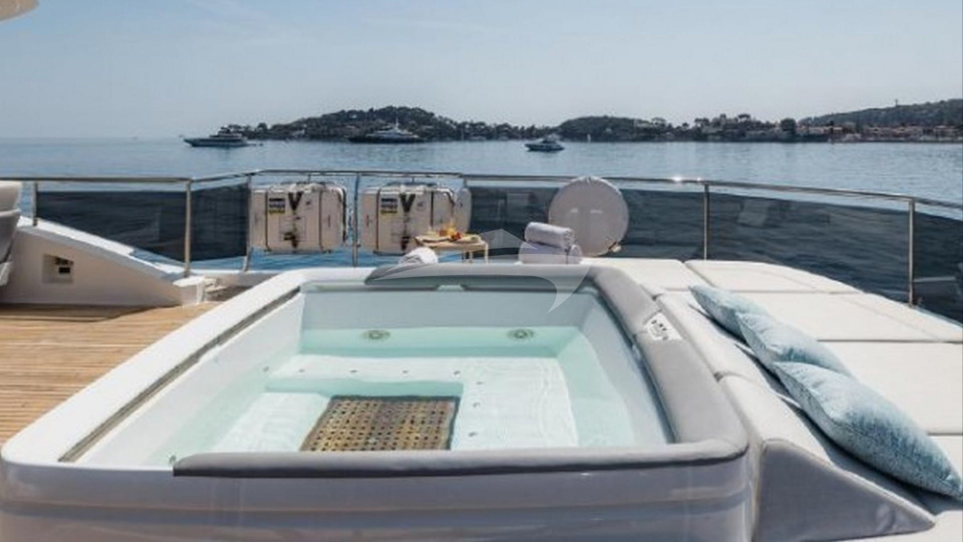Deck Jacuzzi