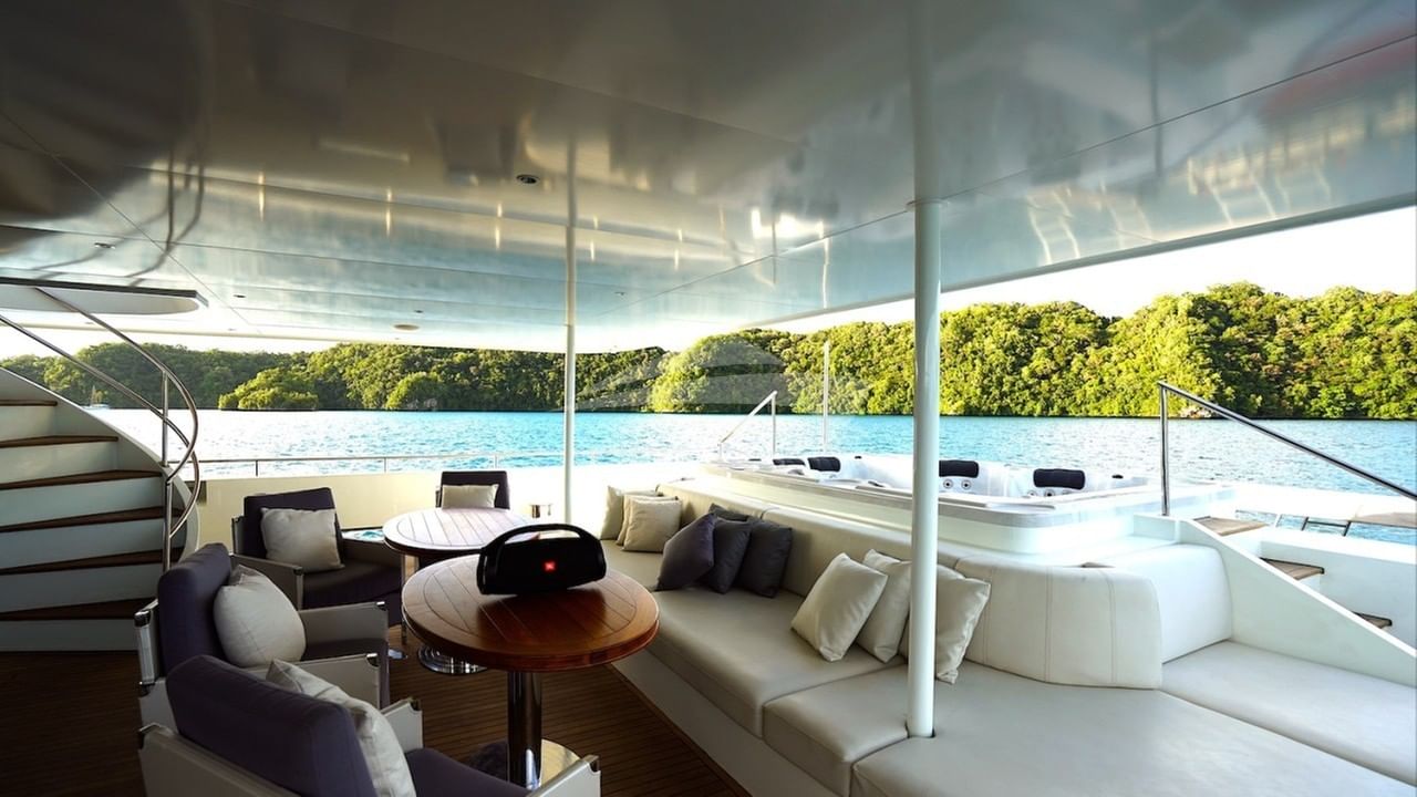 main deck aft with Jacuzzi