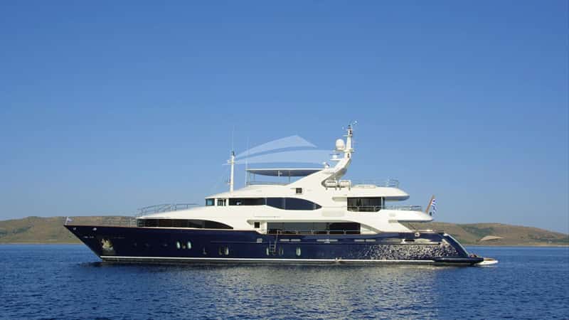 GRANDE AMORE 44m motor yacht charter