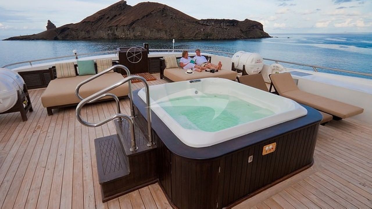 Deck Jacuzzi