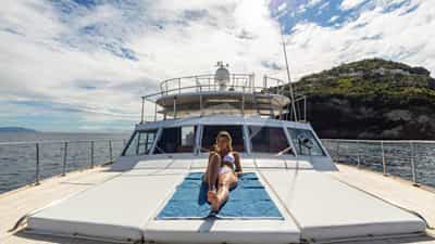 Foredeck solarium