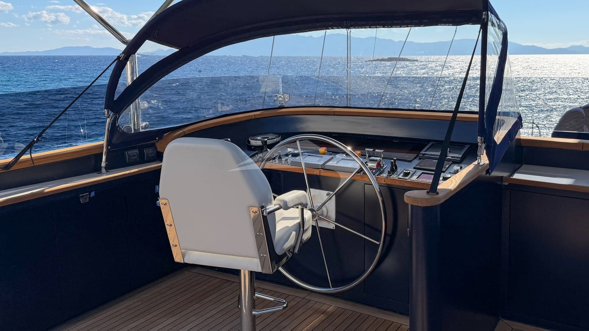 Flybridge Cockpit