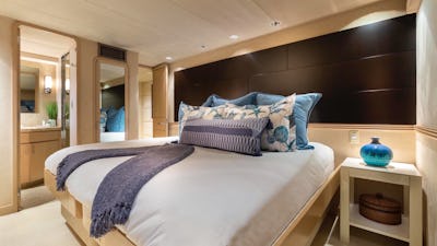 Guest King Stateroom (converts to twins)