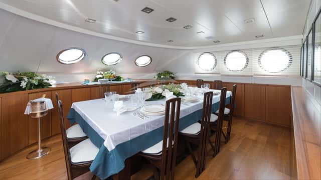 PAOLUCCI yacht charter photo 3