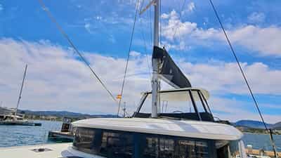 Foredeck seating
