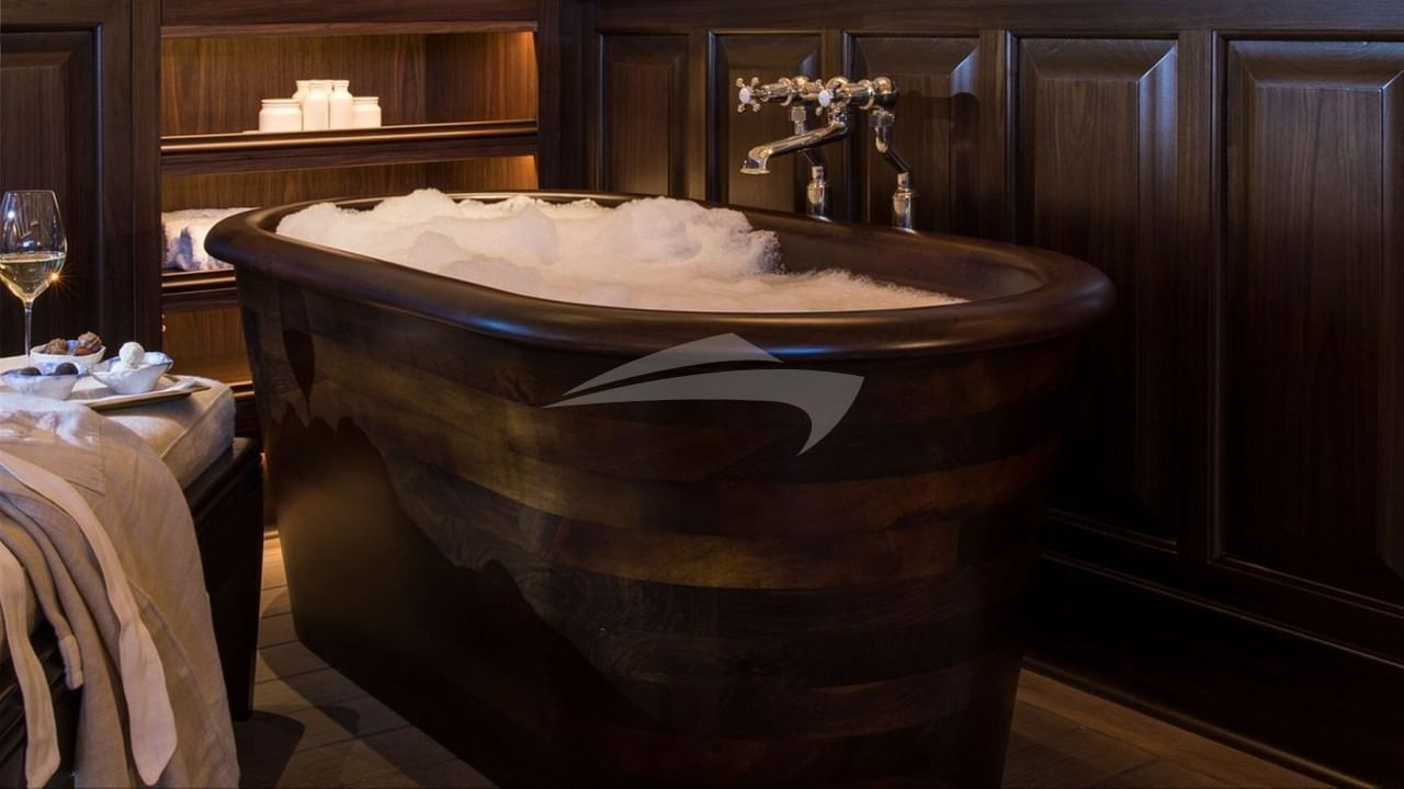 SATORI - Master Cabin Bathtub