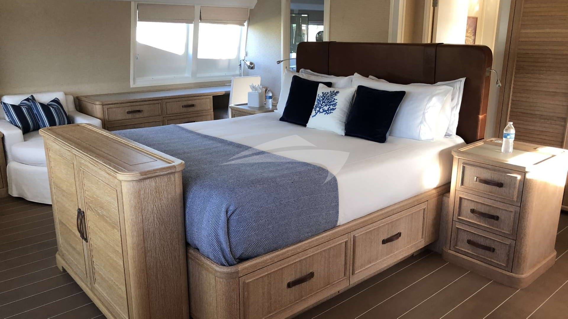 Master full walk around King