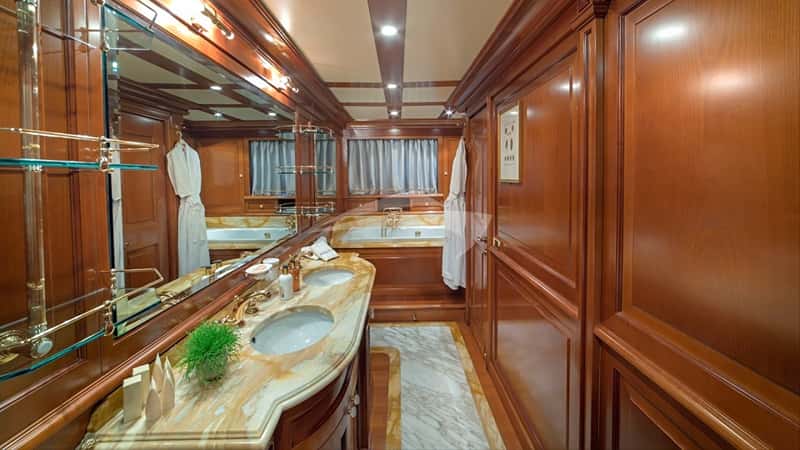 AQUILA 37m motor yacht charter, photo 9