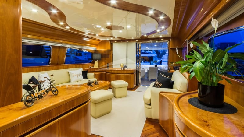 Motor Yacht Amoraki main saloon