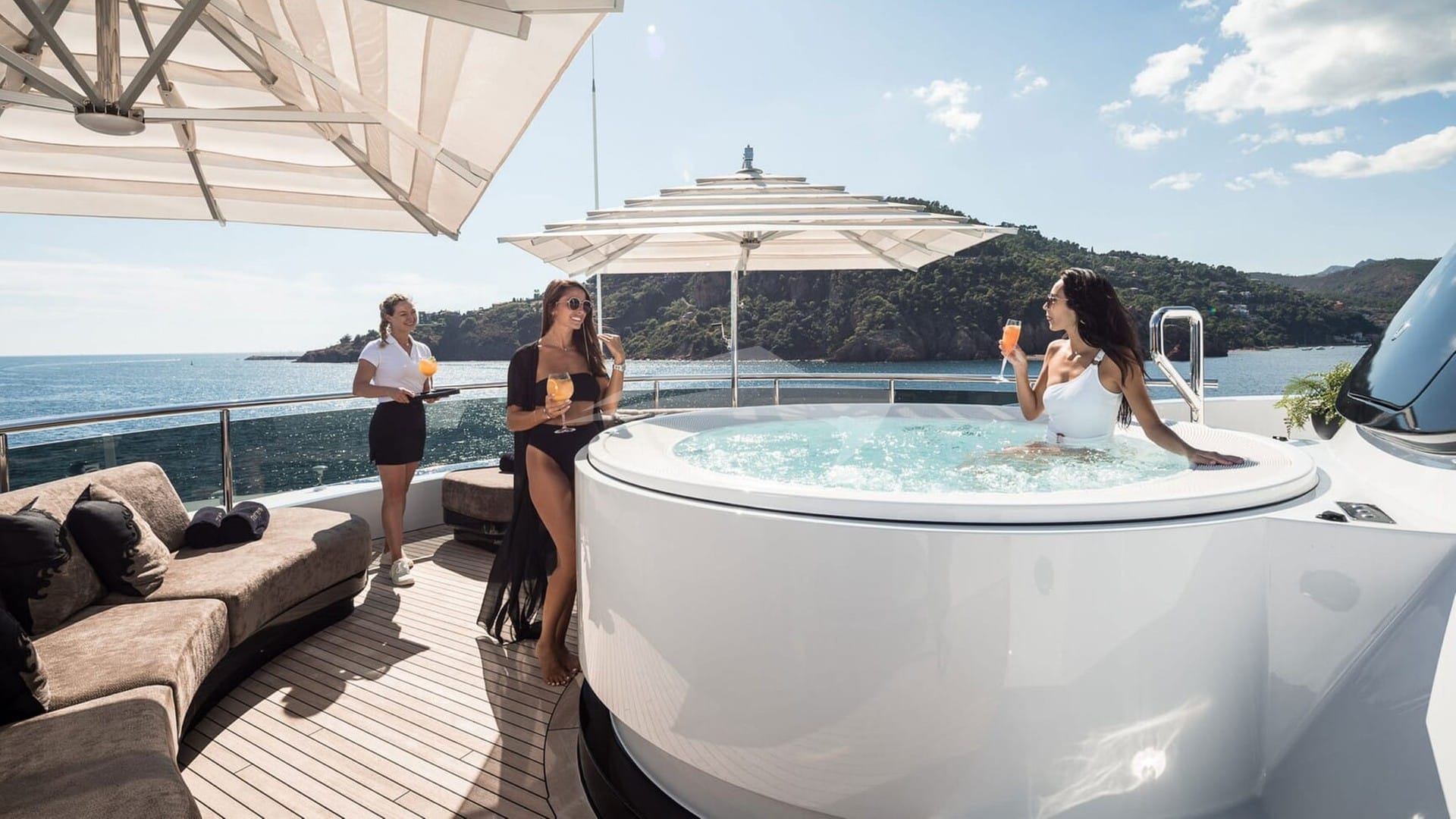 Motor Yacht TRIUMPH jacuzzi