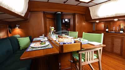 Salon Dining