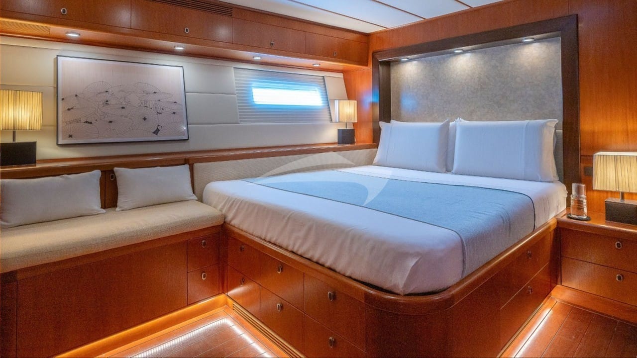 bgyb_charter_swan105_selena_new_photos17