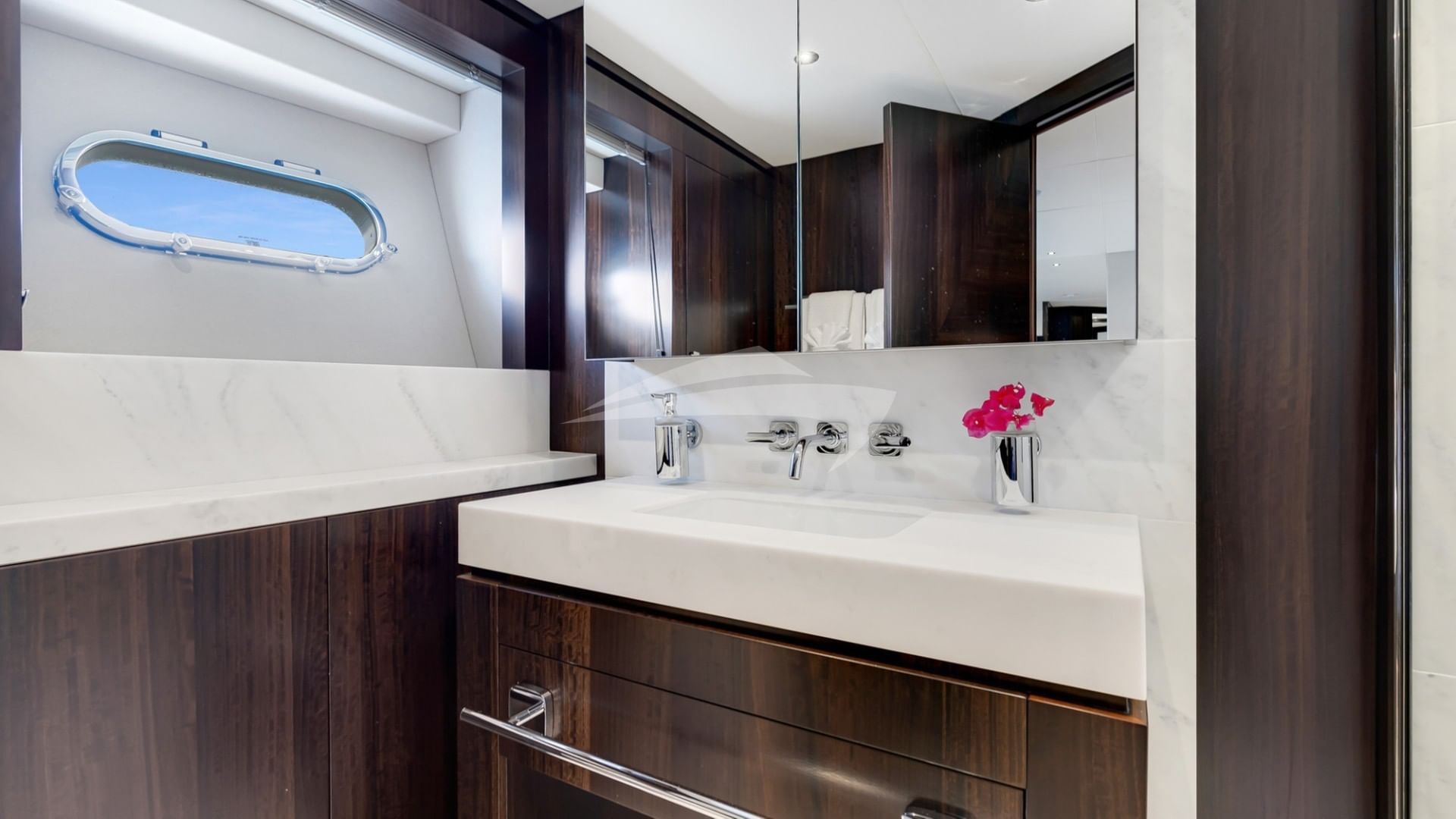 CONVERTIBLE TWIN STATERROM ENSUITE