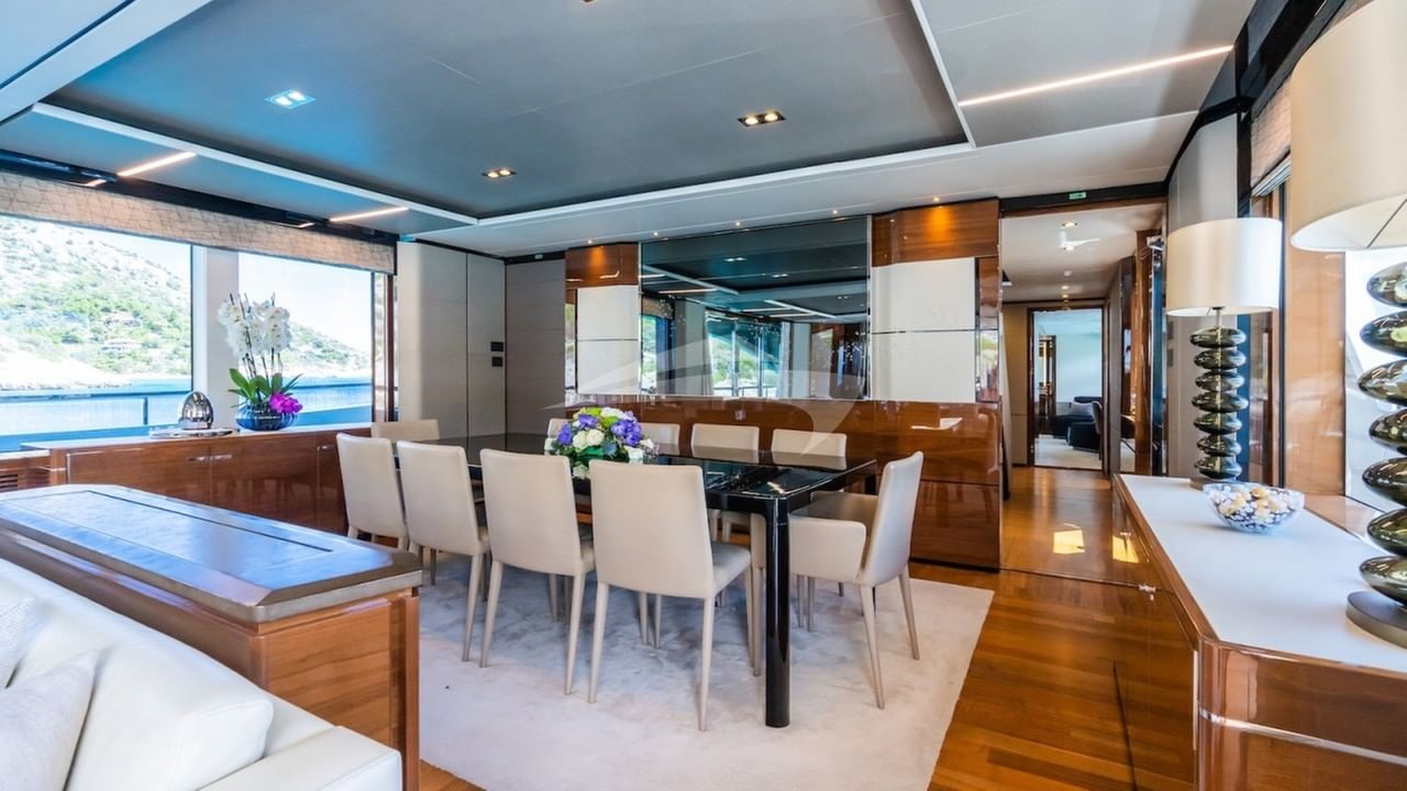 Fine dining in main saloon