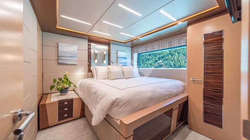VOYAGER 28m motor yacht charter, photo 9