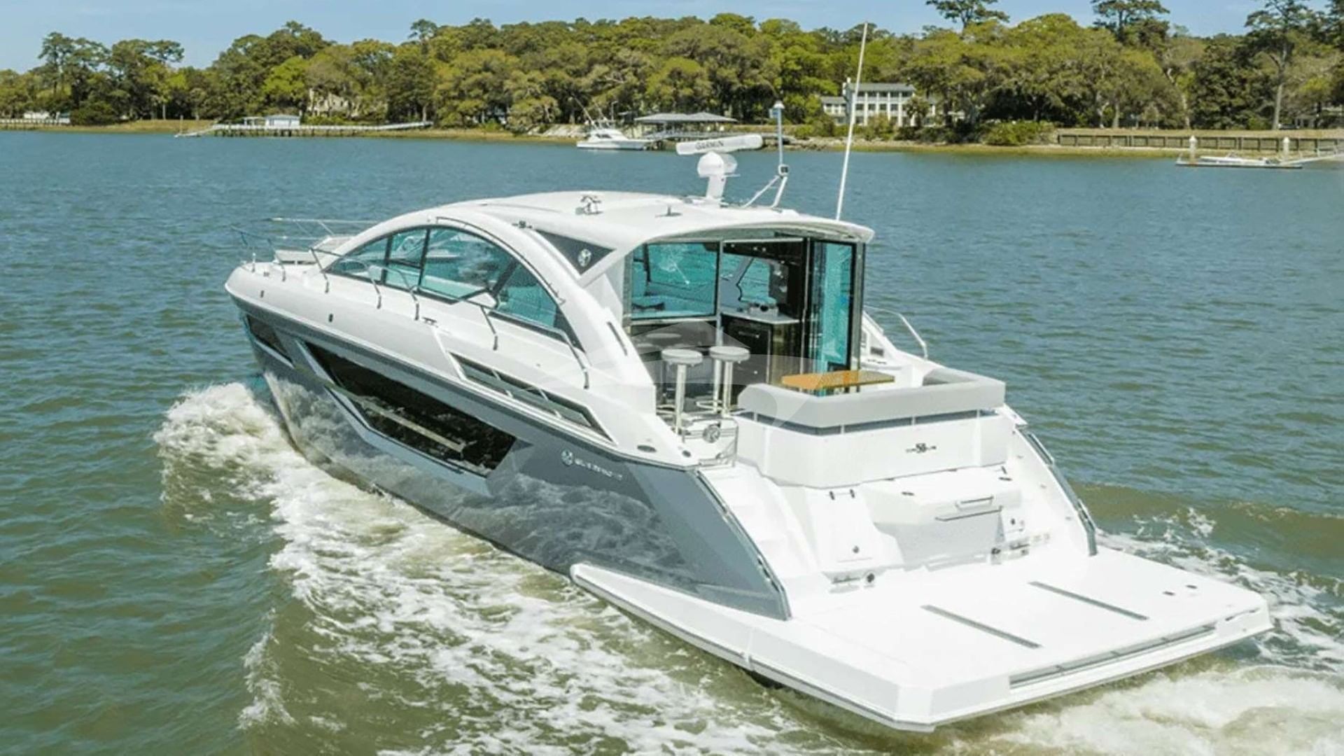 チャーター用の豪華ヨットを検索 — モーターヨット